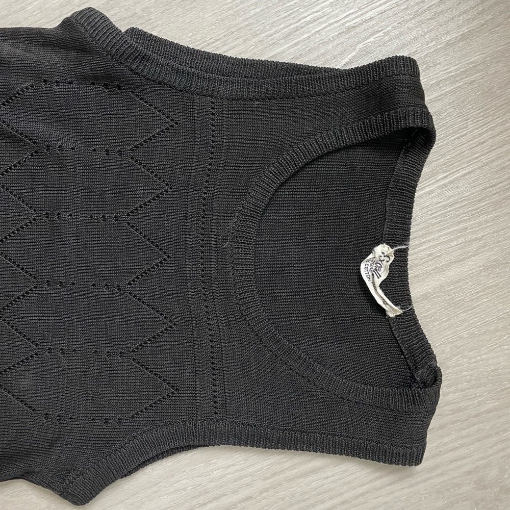 made in Italy! black tank with such cute detail/ design